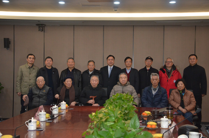 6-趙振元與老領(lǐng)導(dǎo)、大師親切合影留念.JPG