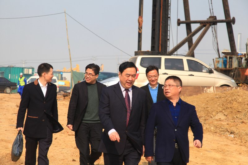 9-趙振元在宗春成、王毅勃、季超、張凱軍等同志的陪同下前往十一科技長(zhǎng)鑫項(xiàng)目部視察.jpg