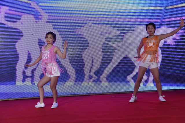 7-華東分院院辦、質(zhì)量部熱舞《Playing with fire》.jpg