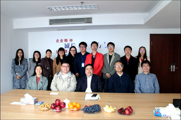 1496504166935360.jpg 3-趙振元與部分員工合影.jpg